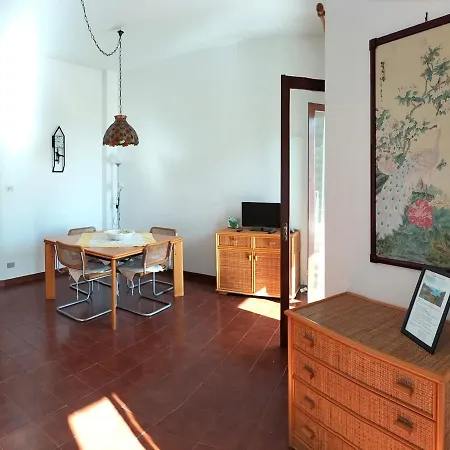 Anita * 贾迪尼-纳克索斯